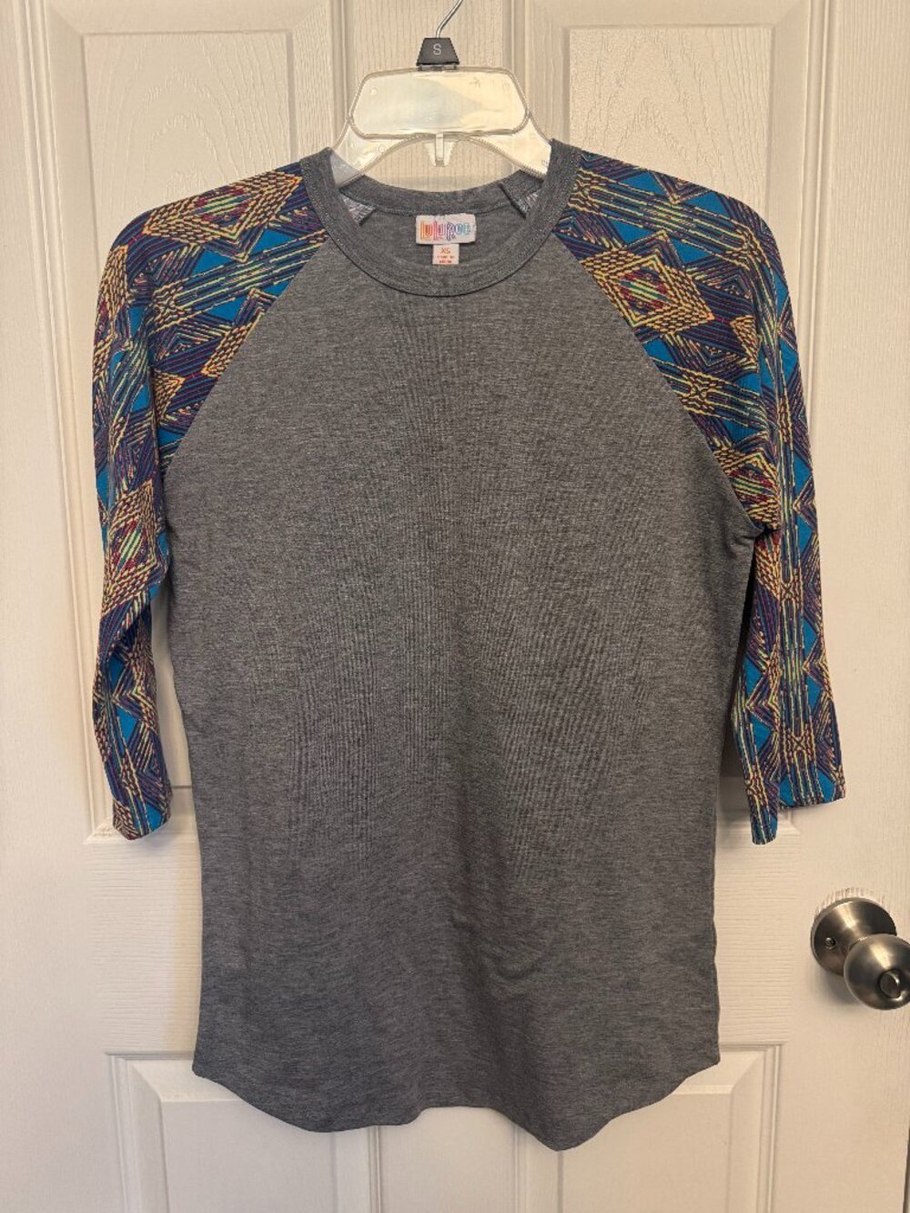 LuLaRoe Women’s Raglan T-Shirt 3/4 Sleeve Crew Neck Gray - Size XS